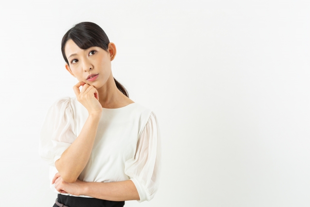 冷静に検討するイメージ画像